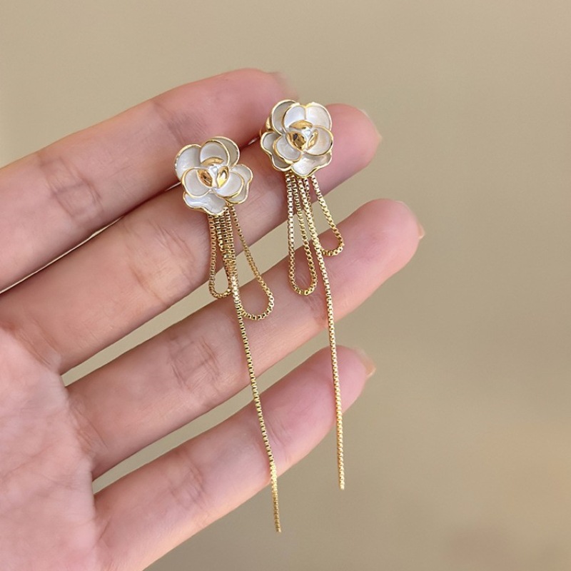 1 Pair Simple Style Flower Alloy Drop Earrings display picture 1