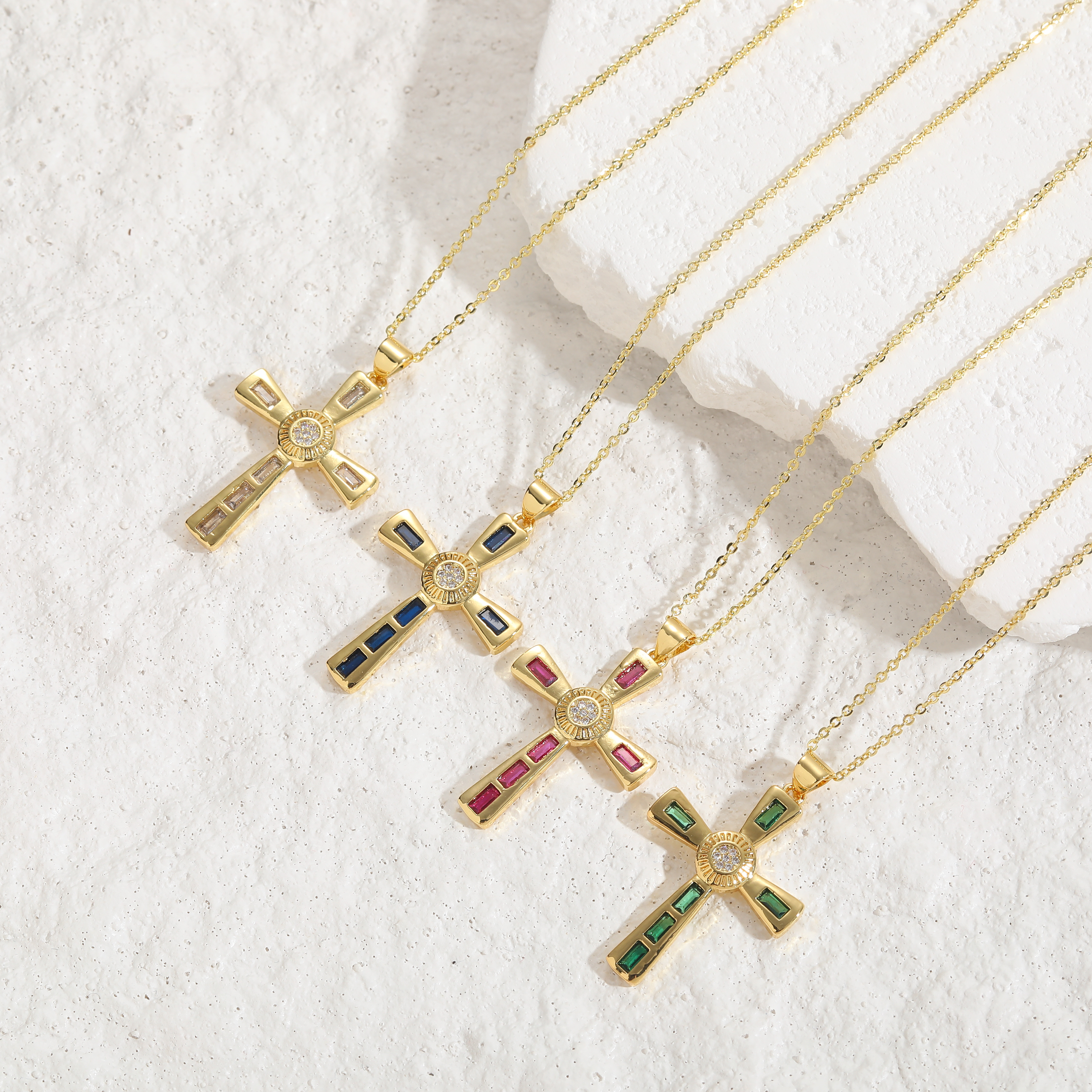 Luxurious Cross Copper Irregular Zircon 14k Gold Plated Pendant Necklace display picture 5