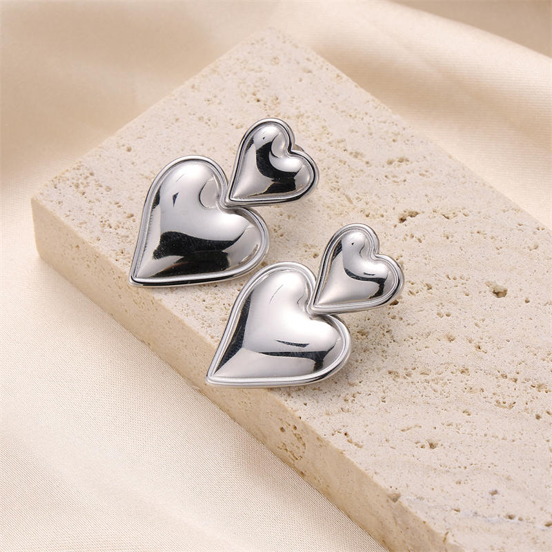 1 Pair Cute Sweet Heart Shape Stainless Steel Earrings display picture 1