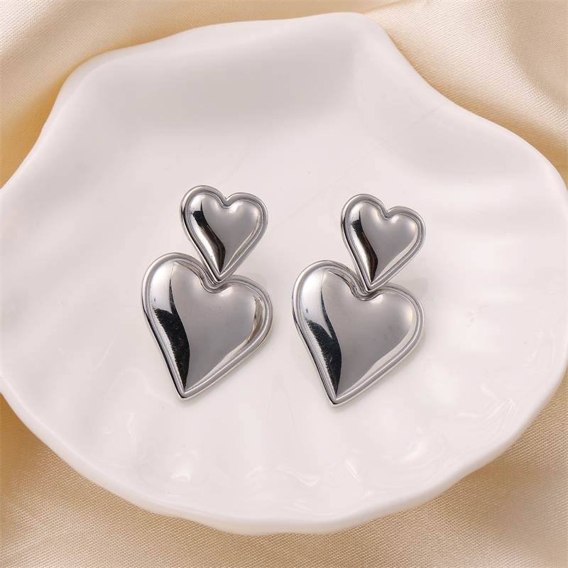 1 Pair Cute Sweet Heart Shape Stainless Steel Earrings display picture 3