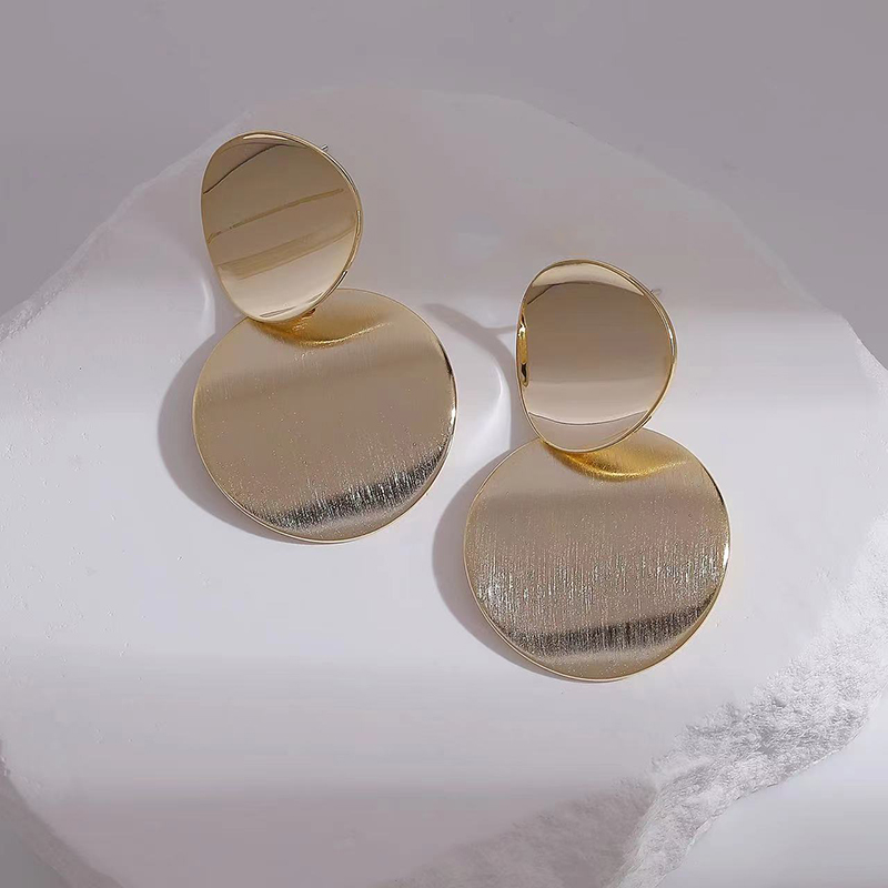 1 Pair Elegant Luxurious Round Plating Copper 24k Gold Plated Earrings display picture 5