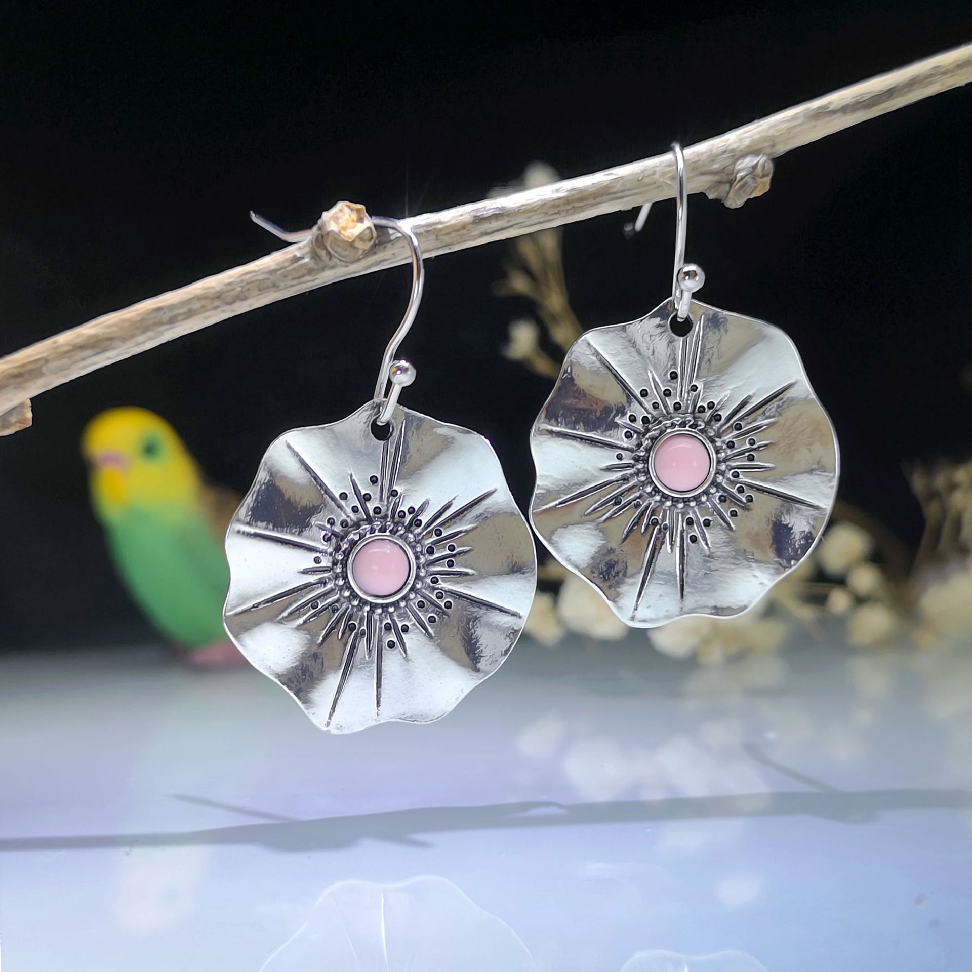 1 Pair Retro Leaf Inlay Alloy Artificial Gemstones Drop Earrings display picture 2
