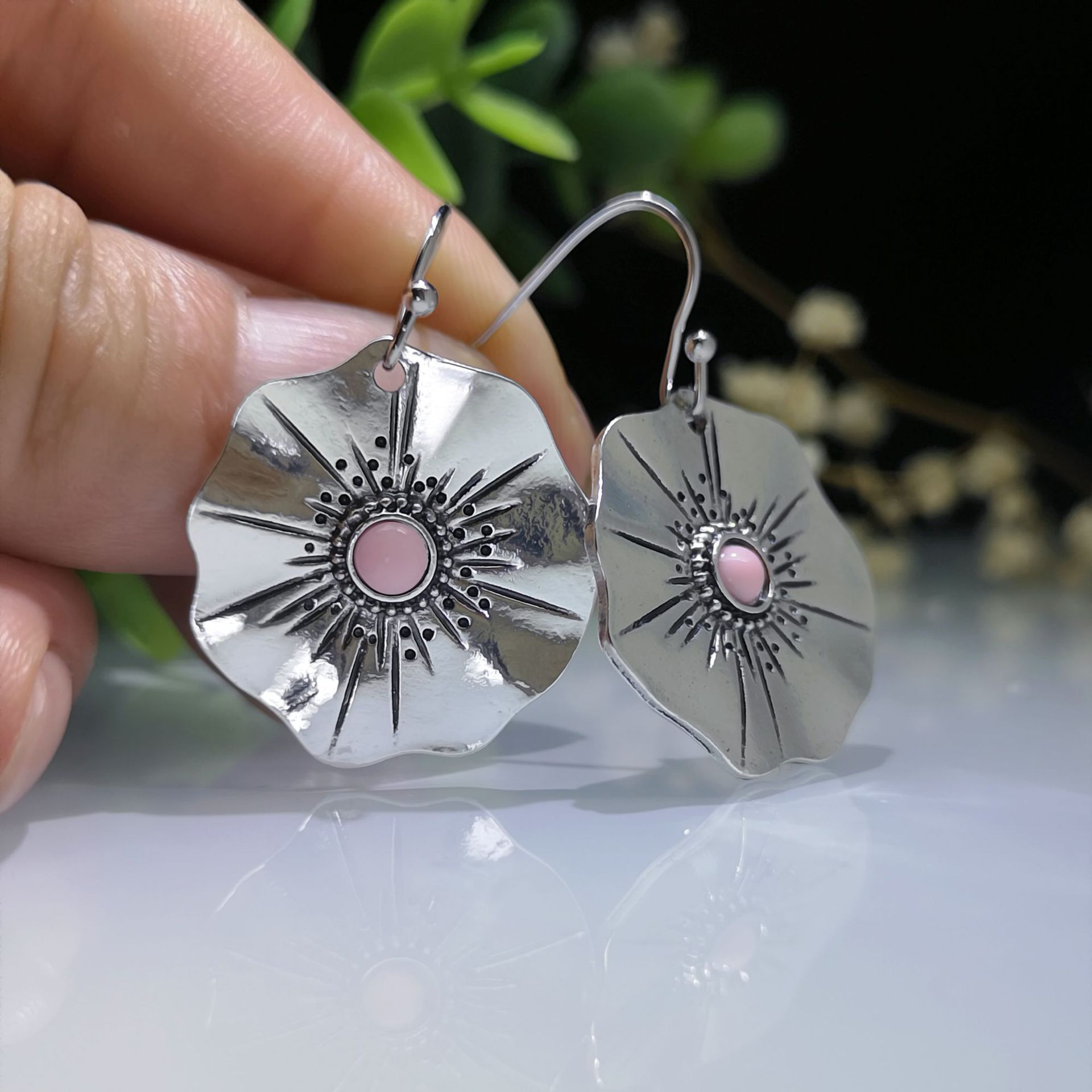 1 Pair Retro Leaf Inlay Alloy Artificial Gemstones Drop Earrings display picture 4