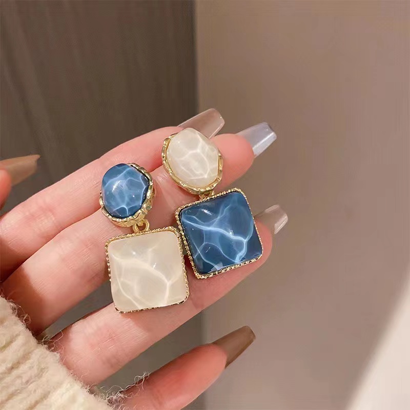 1 Pair Elegant Lady Round Square Irregular Plating Alloy Gold Plated Drop Earrings display picture 2