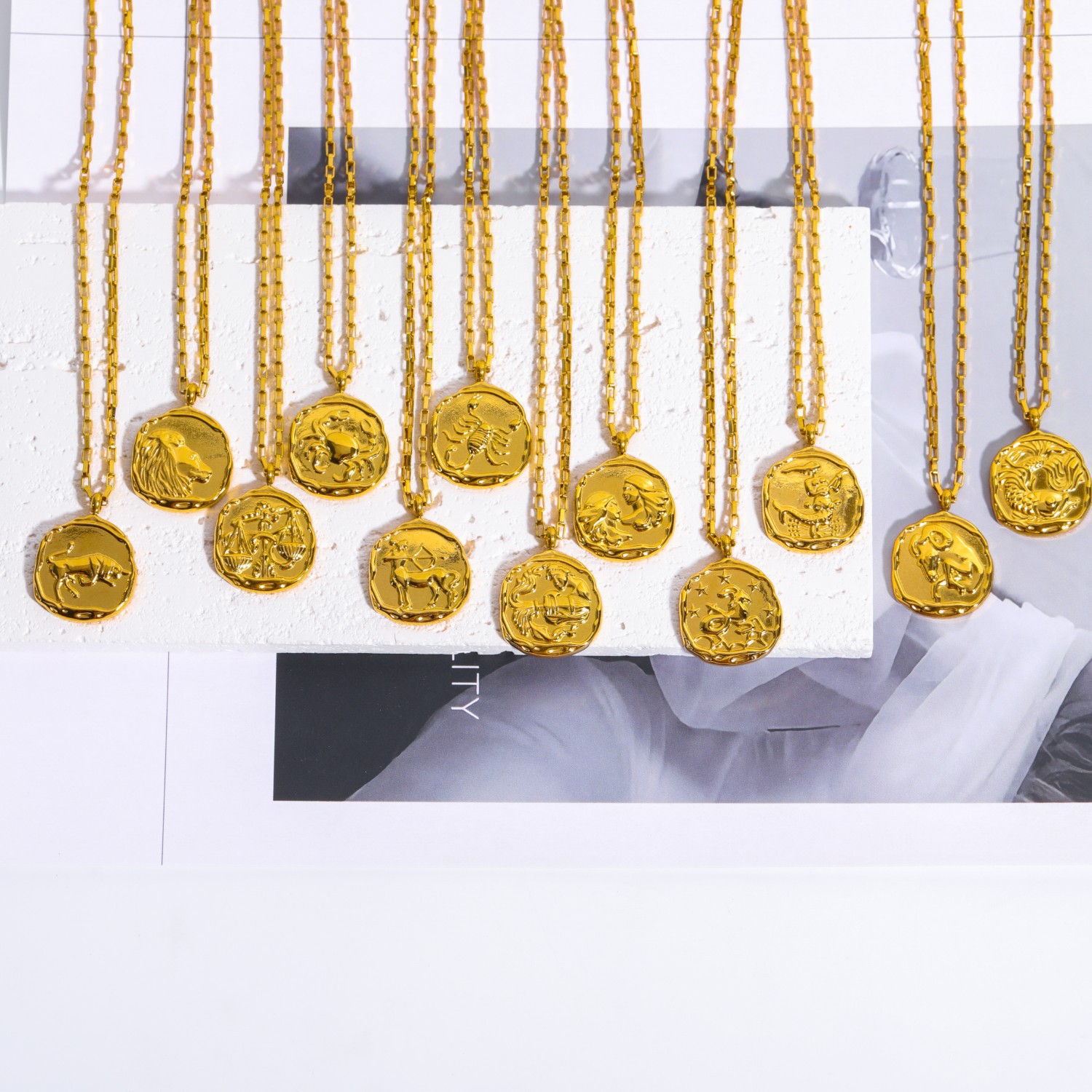 201 Edelstahl Edelstahl 304 Vergoldet Retro Überzug Konstellation Halskette Mit Anhänger display picture 2
