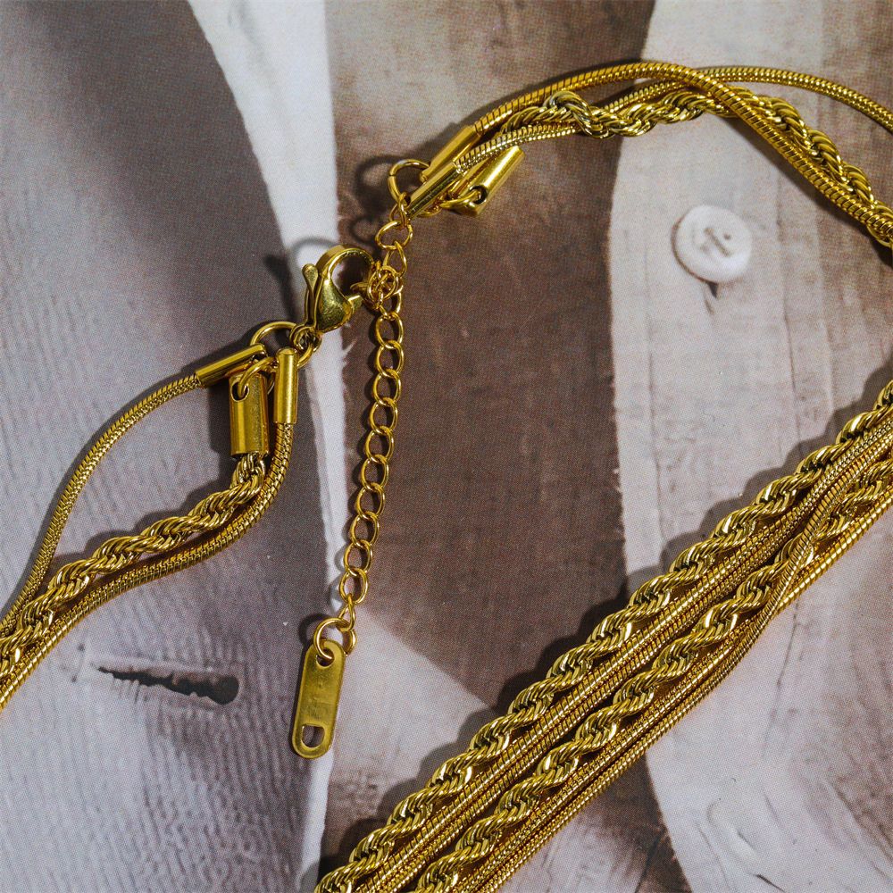 201 Edelstahl Titan Stahl Vergoldet Einfacher Stil Strassenmode Überzug Einfarbig Geschichtete Halskette display picture 3