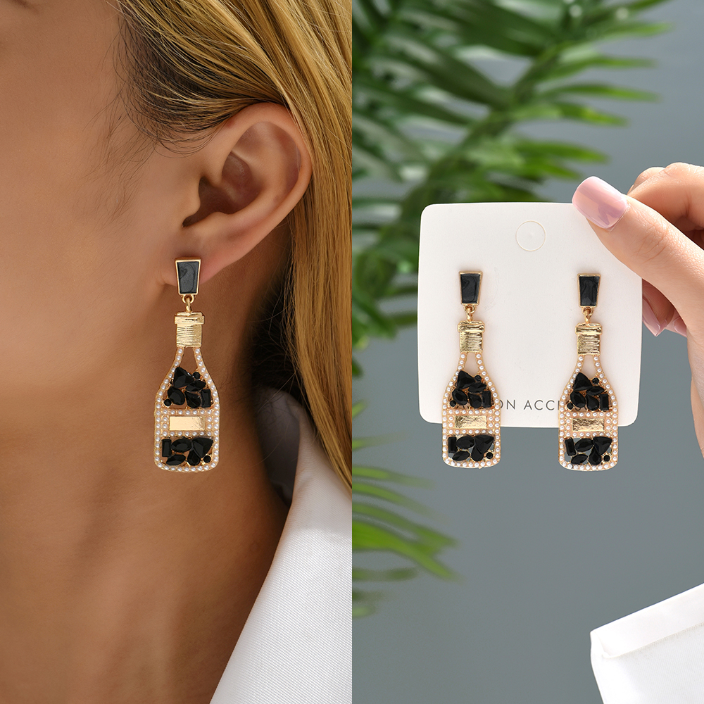 1 Pair Retro Luxurious Wine Bottle Plating Hollow Out Inlay Zinc Alloy Artificial Pearls Rhinestones Drop Earrings display picture 4