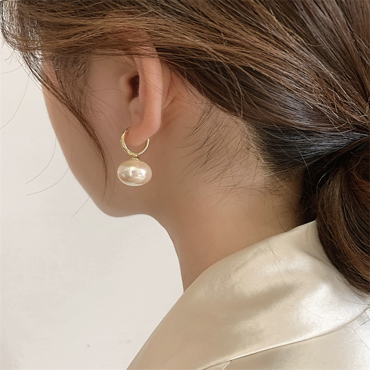 1 Pair Casual Modern Style Round Inlay Alloy Pearl Drop Earrings display picture 3