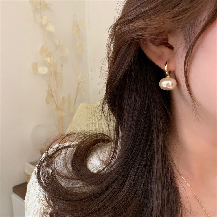 1 Pair Simple Style Round Inlay Alloy Pearl Drop Earrings display picture 2