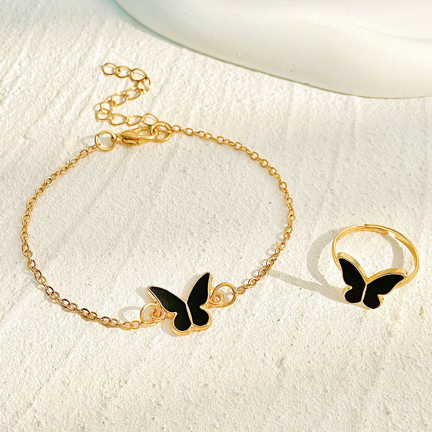 Einfacher Stil Schmetterling Legierung Überzug 14 Karat Vergoldet Frau Ringe Armbänder Halskette display picture 4