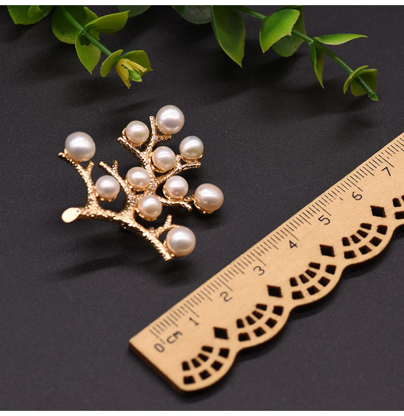 Elegant Retro Flower Alloy Plating Inlay Freshwater Pearl Women's Brooches 1 Piece display picture 2
