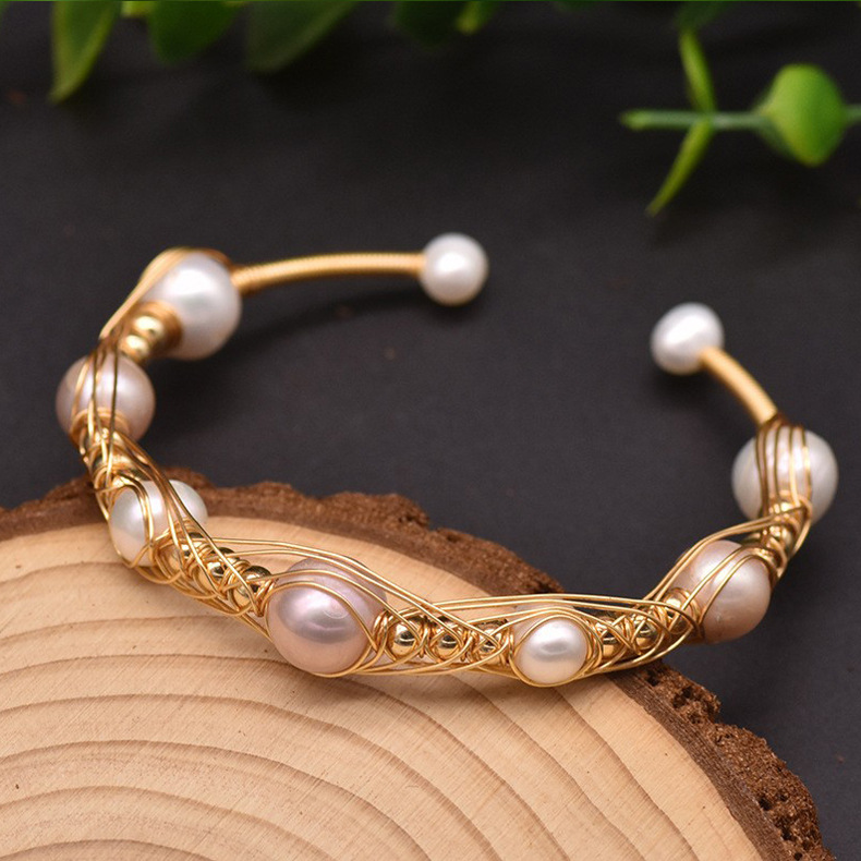 Wholesale Retro Flower Copper Plating Inlay 18K Gold Plated Pearl Bangle display picture 1