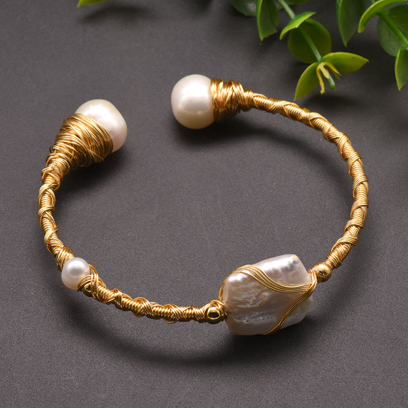 Retro Solid Color Stainless Steel Freshwater Pearl Plating 18k Gold Plated Bangle display picture 3