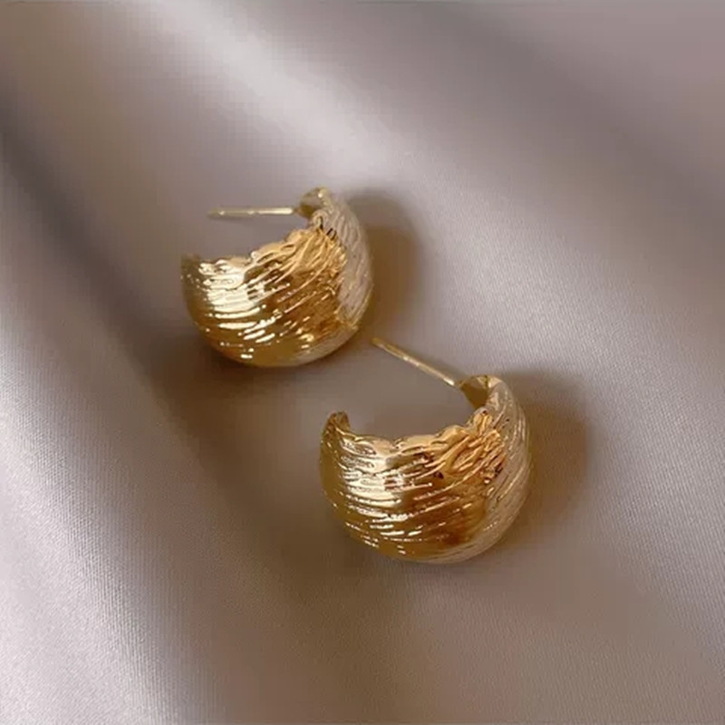 1 Pair Elegant Lady C Shape Plating Metal Gold Plated Ear Studs display picture 3