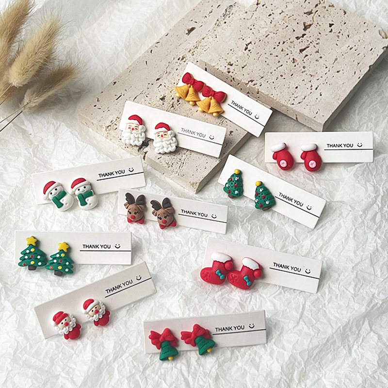 1 Pair Cute Christmas Sweet Christmas Tree Santa Claus Christmas Socks Stoving Varnish Resin Ear Studs display picture 15