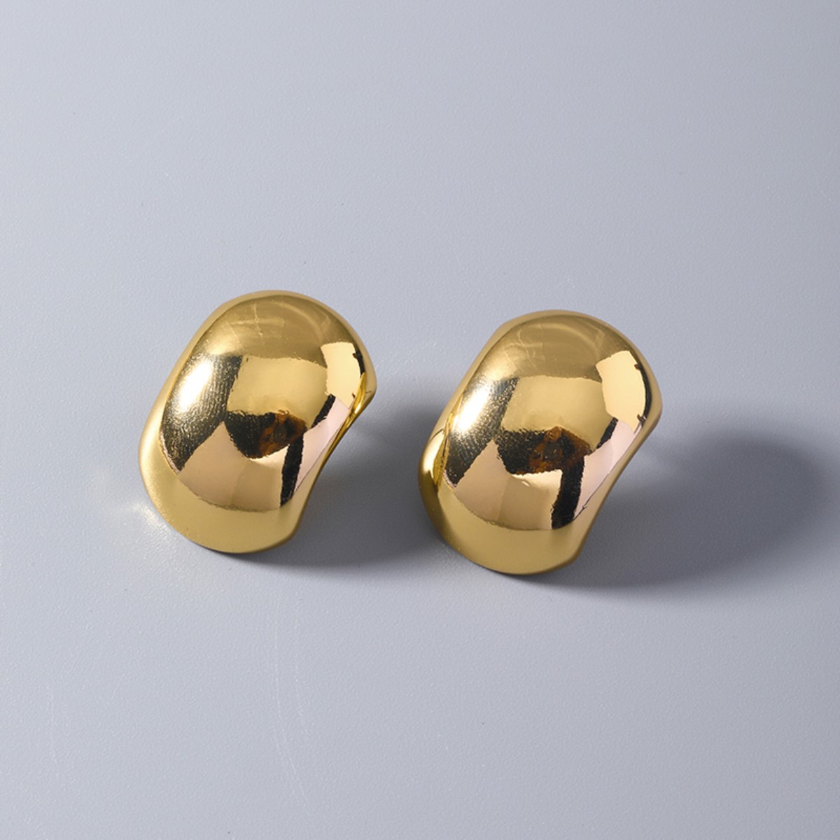 1 Pair Glam Business Modern Style Solid Color Alloy Ear Studs display picture 1