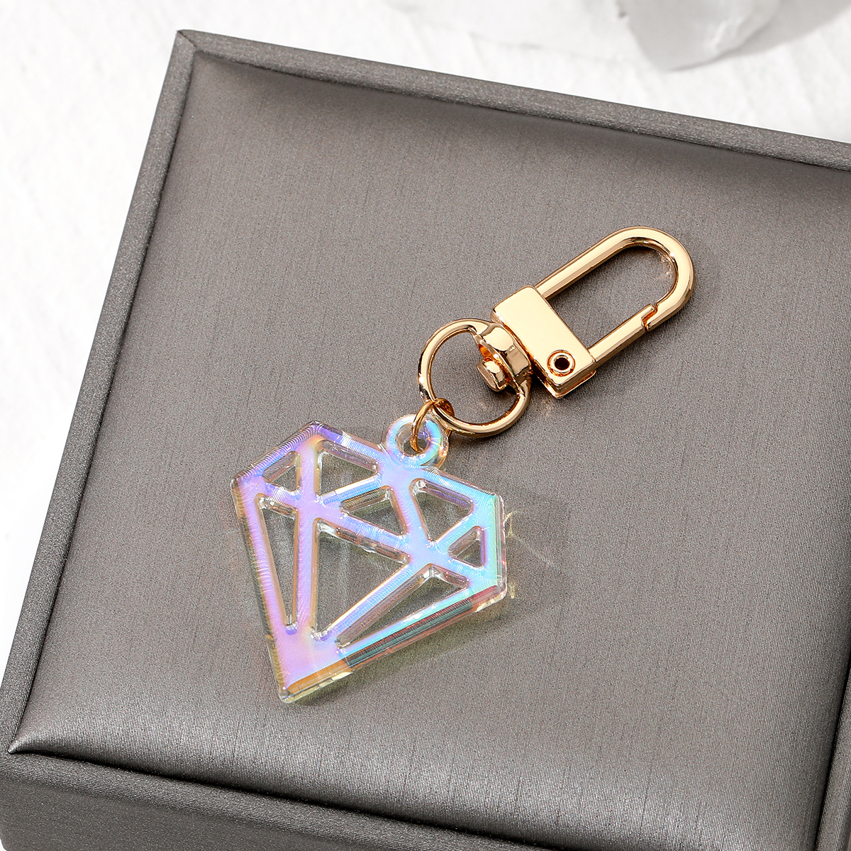 Transfrontière Mignon Nouveau Japonais Et Coréen Coloré Simple Coeur Porte-clés Laser Translucide Acrylique Gem Forme Creative Sac Pendentif display picture 10