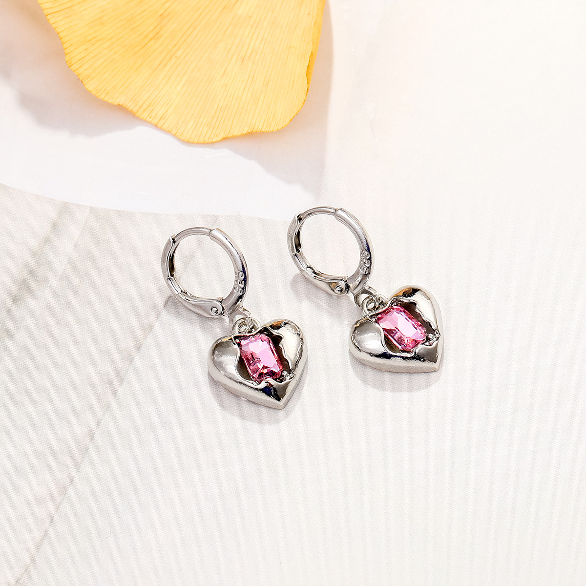 1 Pair Sweet Heart Shape Inlay Alloy Rhinestones Drop Earrings display picture 7