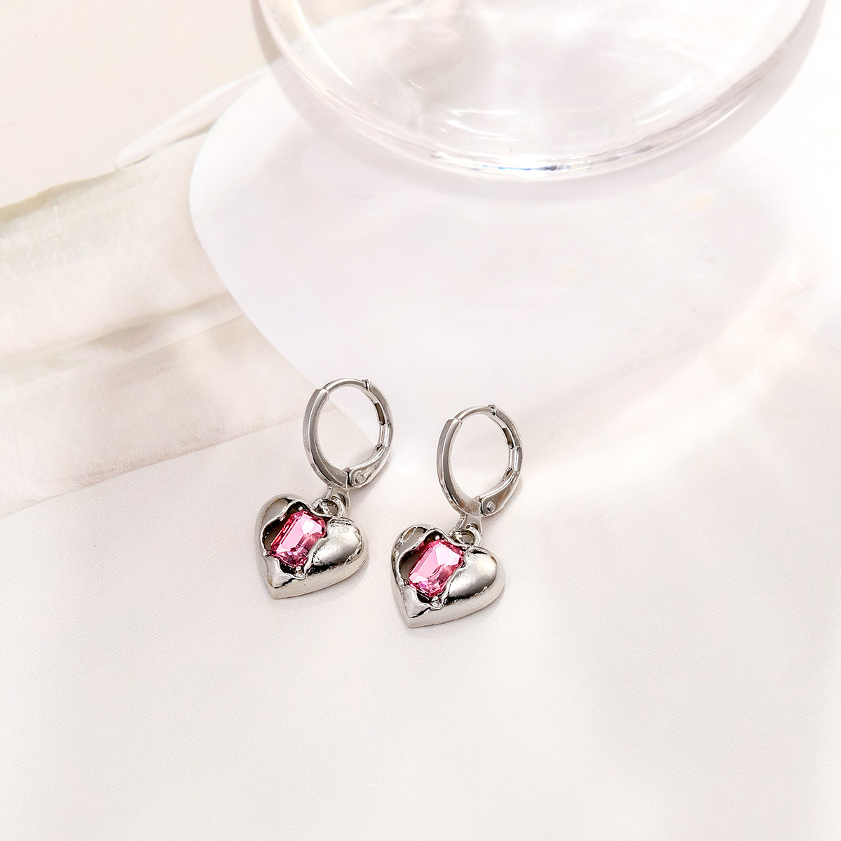 1 Pair Sweet Heart Shape Inlay Alloy Rhinestones Drop Earrings display picture 9