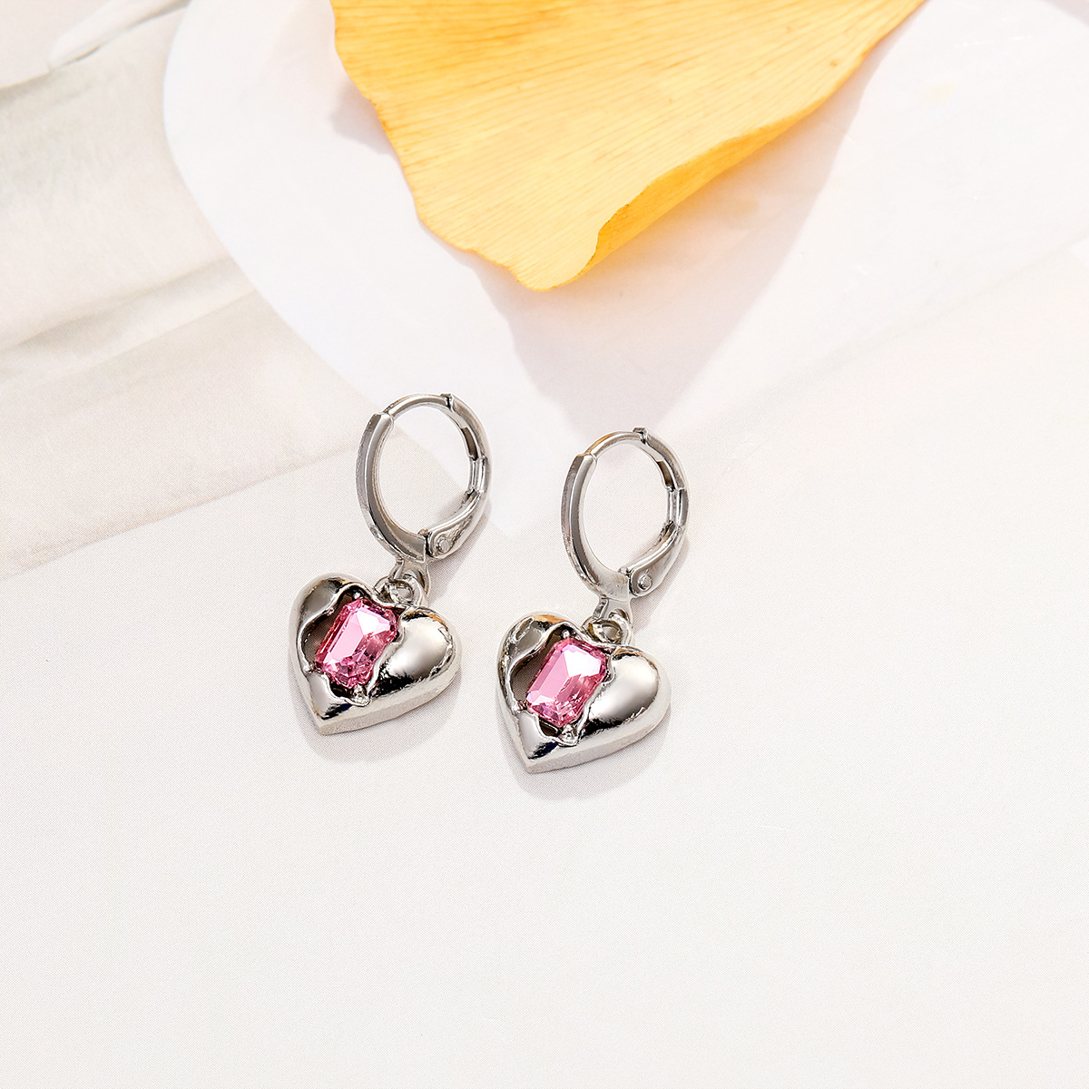 1 Pair Sweet Heart Shape Inlay Alloy Rhinestones Drop Earrings display picture 10