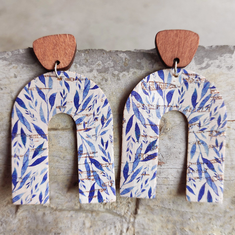 1 Pair Lady Streetwear U Shape Geometric Wood Drop Earrings display picture 4