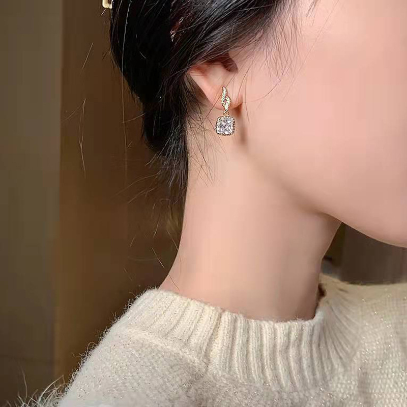 1 Pair Korean Style Square Inlay Alloy Rhinestones Drop Earrings display picture 2