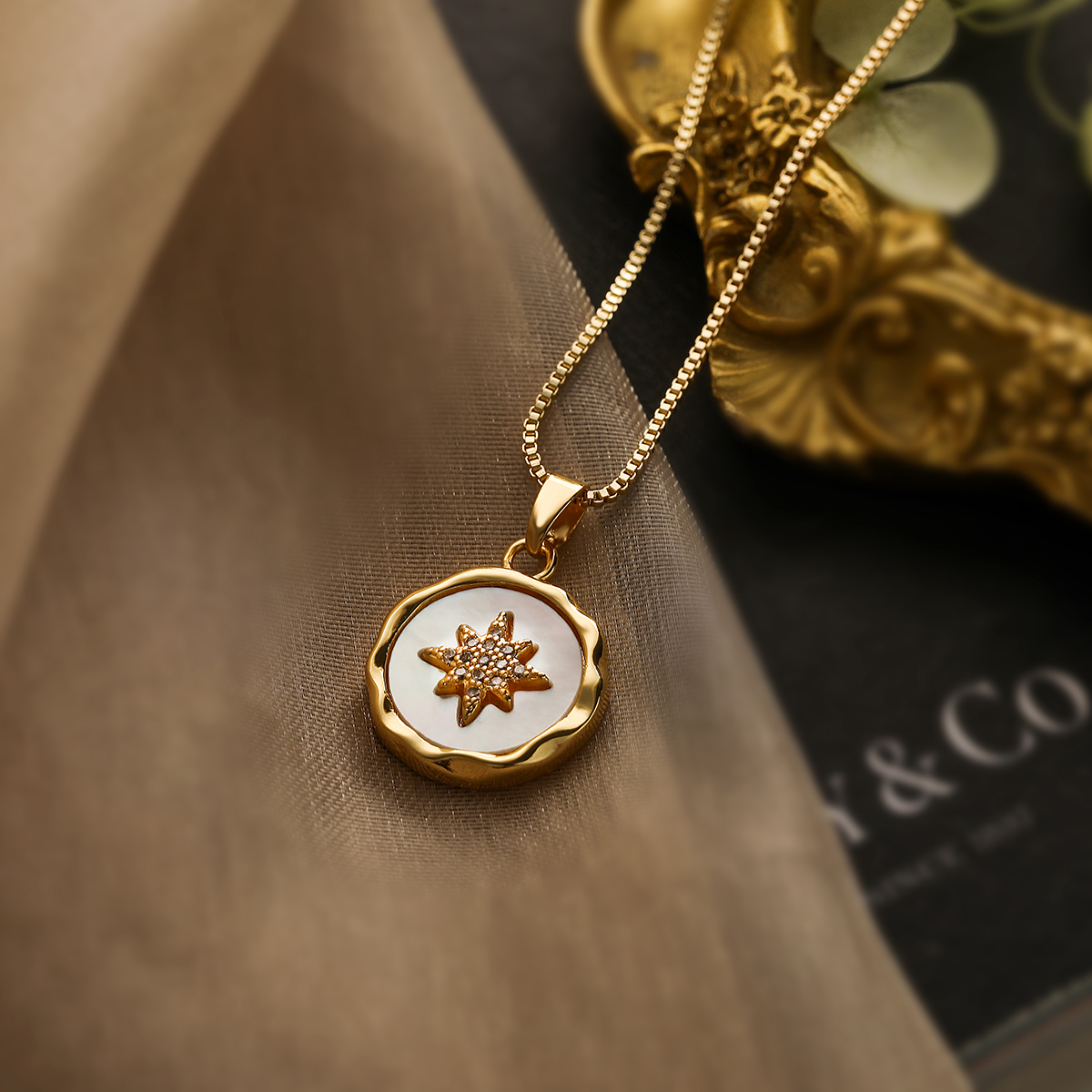 Simple Style Commute Star Bee Copper 18k Gold Plated Shell Zircon Pendant Necklace In Bulk display picture 2