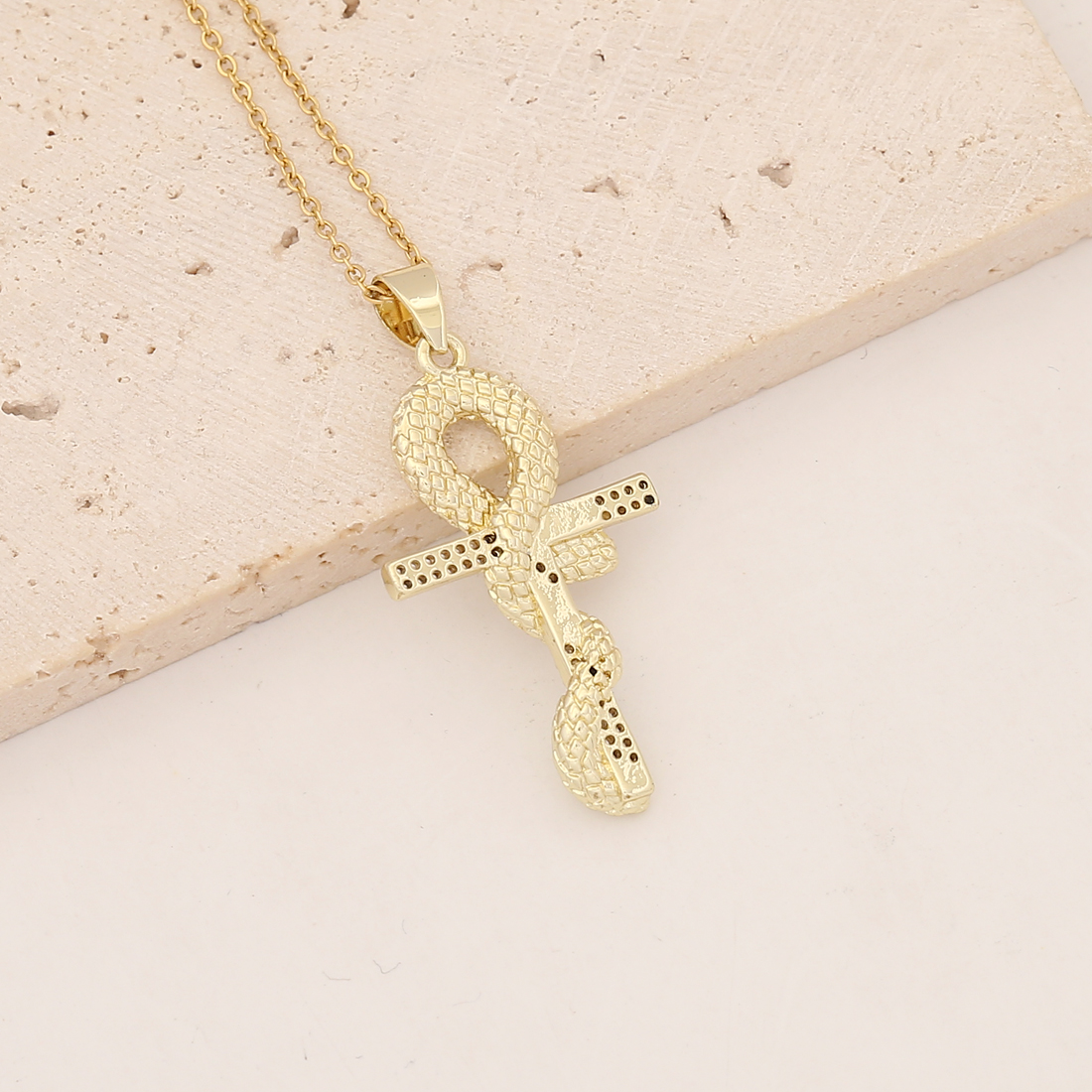 Wholesale Commute Cross Copper Inlay 18K Gold Plated Zircon Pendant Necklace display picture 4