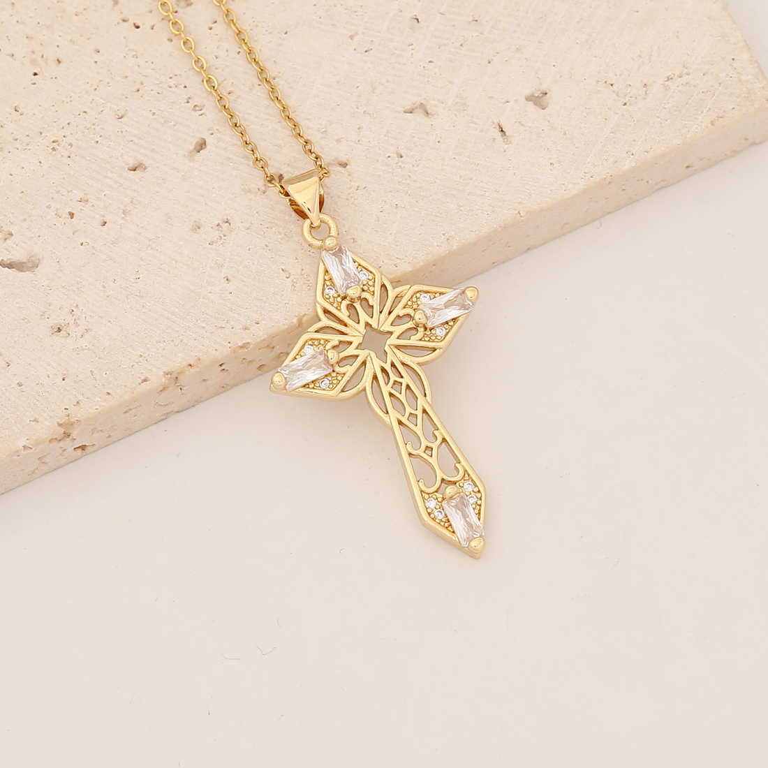 Wholesale Commute Cross Copper Inlay 18K Gold Plated Zircon Pendant Necklace display picture 7