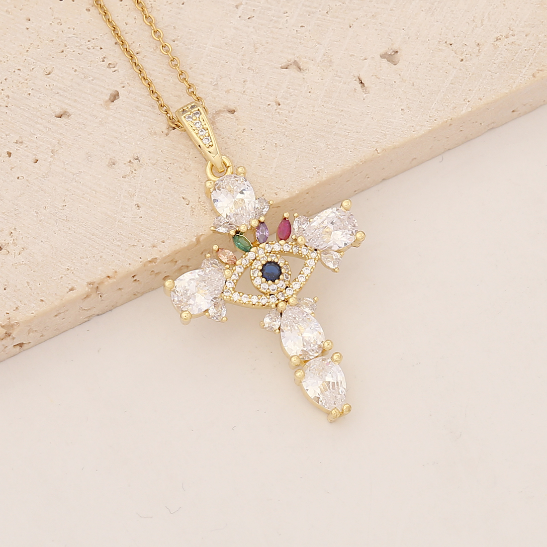 Wholesale Commute Cross Copper Inlay 18K Gold Plated Zircon Pendant Necklace display picture 9