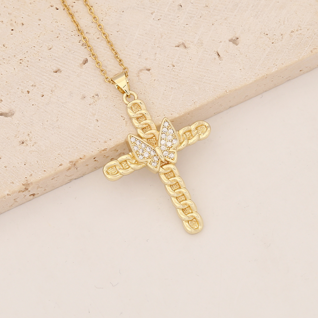 Wholesale Commute Cross Copper Inlay 18K Gold Plated Zircon Pendant Necklace display picture 11