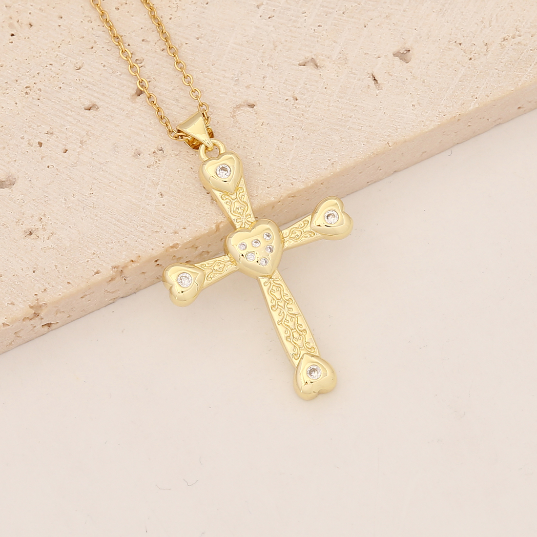 Wholesale Commute Cross Copper Inlay 18K Gold Plated Zircon Pendant Necklace display picture 14