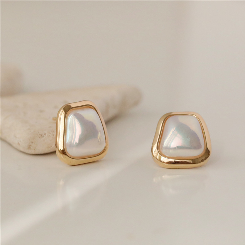 1 Pair Casual Simple Style Trapezoid Inlay Alloy Pearl Ear Studs display picture 1
