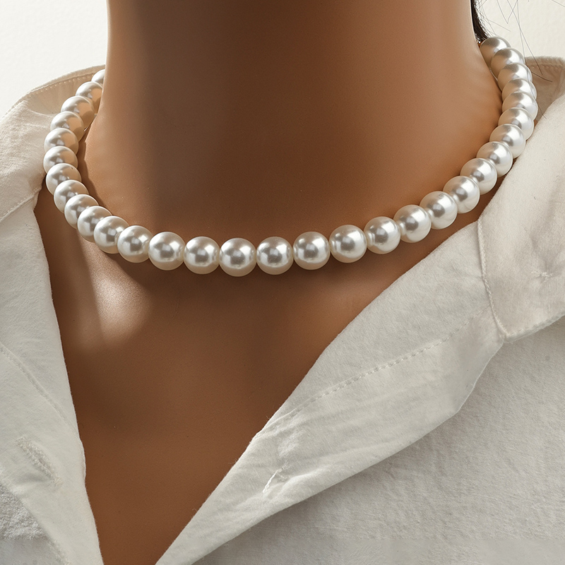 Nordic Style Solid Color Imitation Pearl Alloy Women's Necklace display picture 1