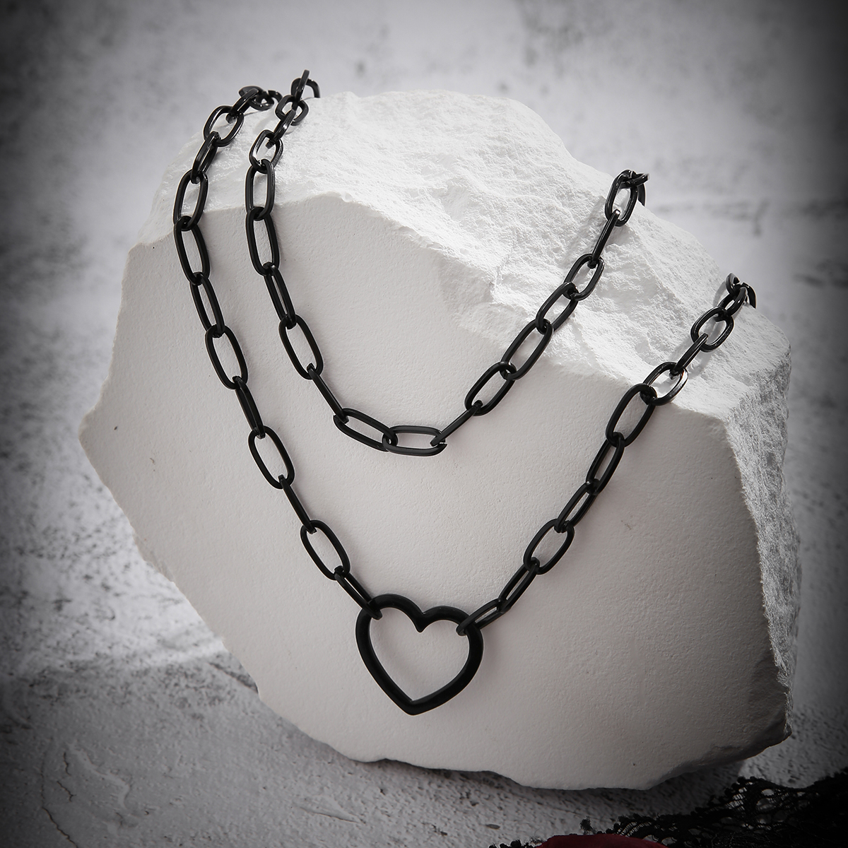 Wholesale Jewelry Exaggerated Punk Simple Style Irregular Heart Shape Alloy Iron Hollow Out Necklace display picture 5
