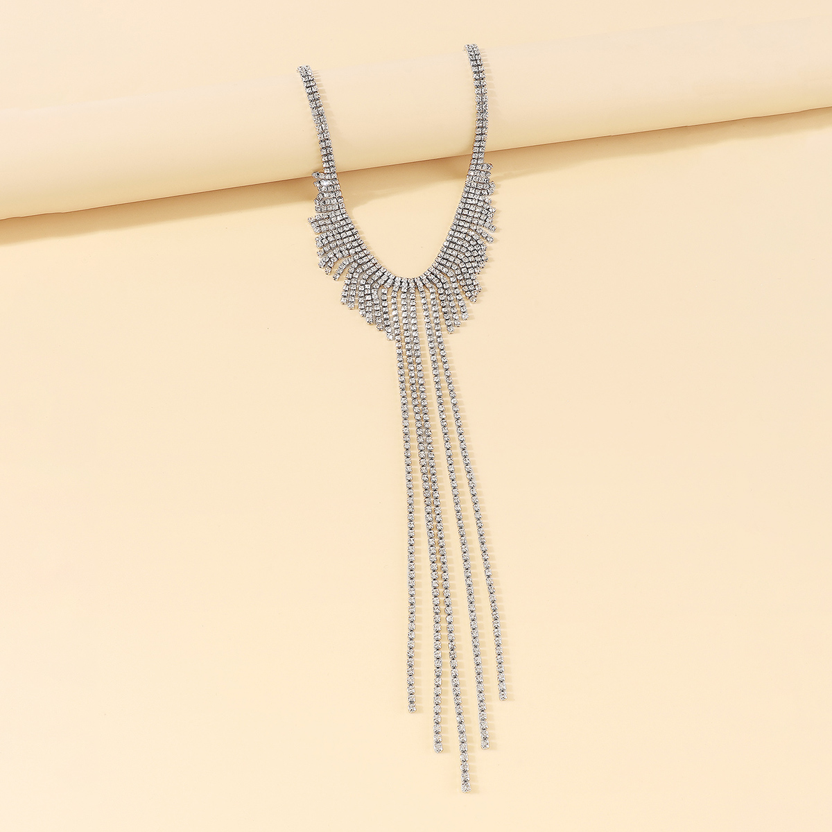 Wholesale Jewelry Exaggerated Shiny Tassel Solid Color Iron Rhinestones Plating Inlay Pendant Necklace display picture 8