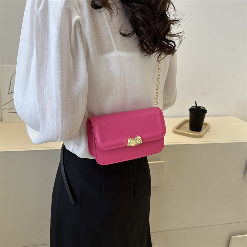 Women's Pu Leather Solid Color Elegant Square Magnetic Buckle Shoulder Bag Crossbody Bag display picture 8