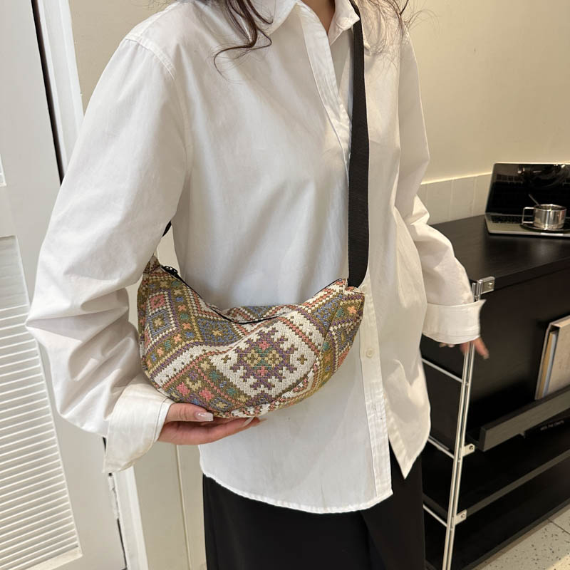 Women's Canvas Lingge Vintage Style Dumpling Shape Zipper Shoulder Bag Crossbody Bag display picture 6
