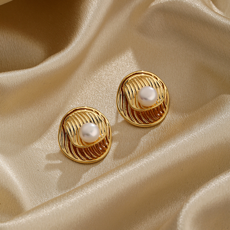 1 Pair Simple Style Commute Solid Color Layered Plating Inlay Copper Pearl 18k Gold Plated Ear Studs display picture 2