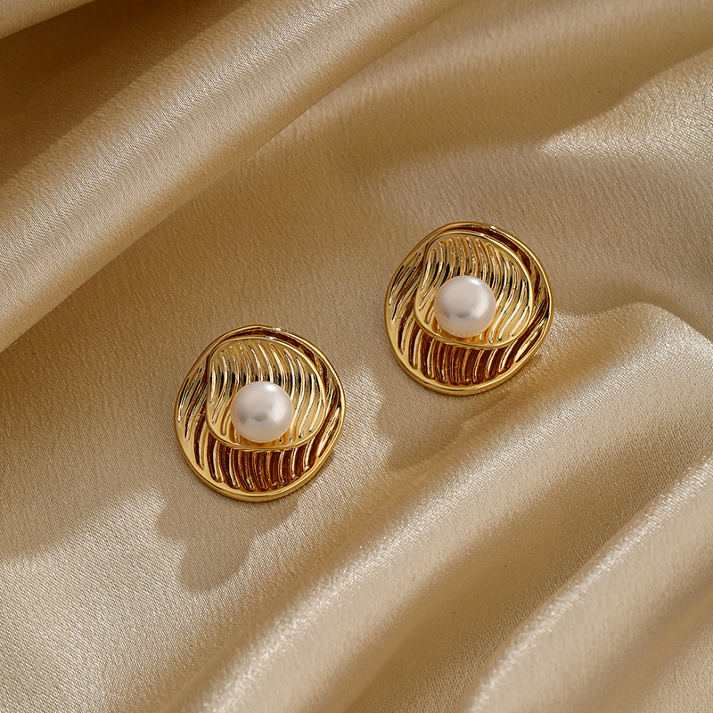 1 Paar Einfacher Stil Pendeln Einfarbig Geschichtet Überzug Inlay Kupfer Perle 18 Karat Vergoldet Ohrstecker display picture 5