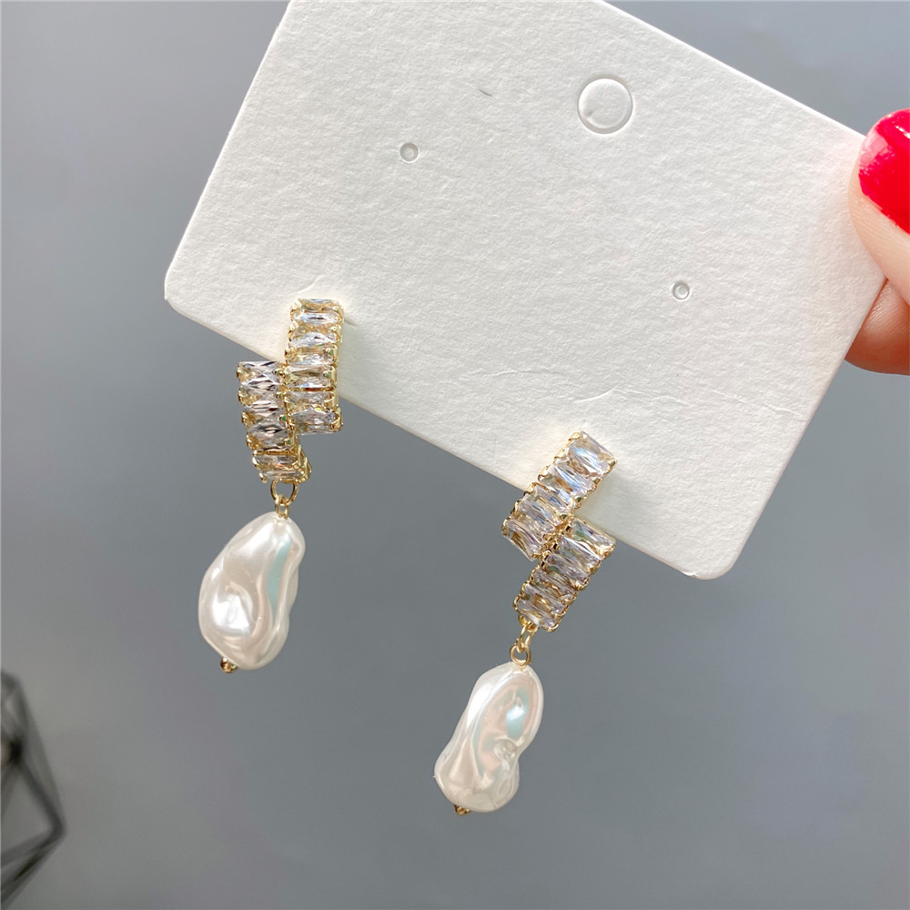 Wholesale Jewelry Lady Irregular Alloy Artificial Diamond Inlay Drop Earrings display picture 4