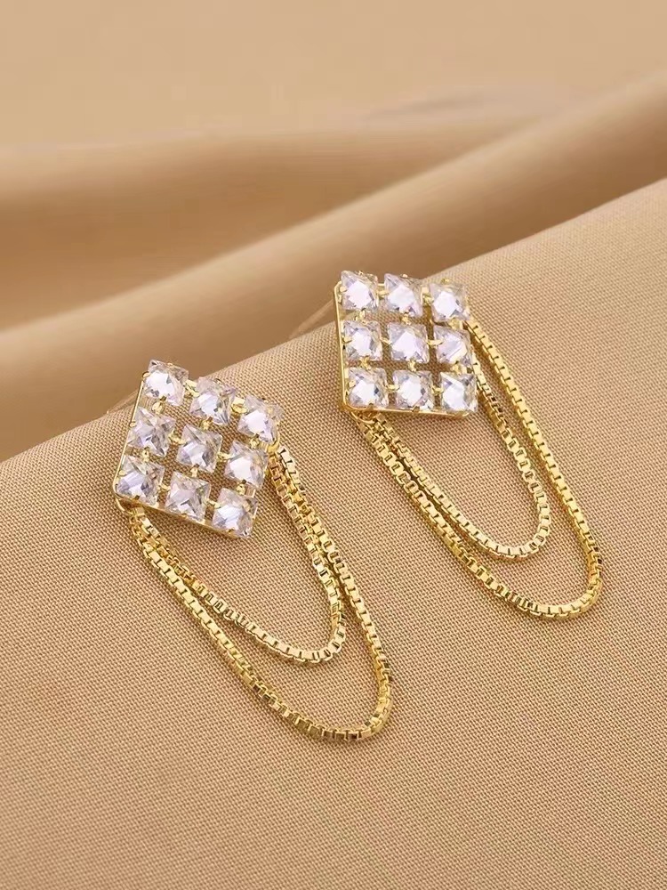 1 Pair Lady Tassel Rhombus Inlay Copper Artificial Diamond Drop Earrings display picture 3