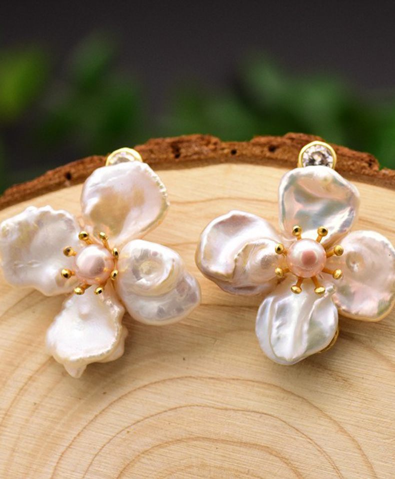 1 Pair Sweet Flower Plating Inlay Freshwater Pearl Mixed Materials Sterling Silver Pearl 18k Gold Plated Ear Studs display picture 1