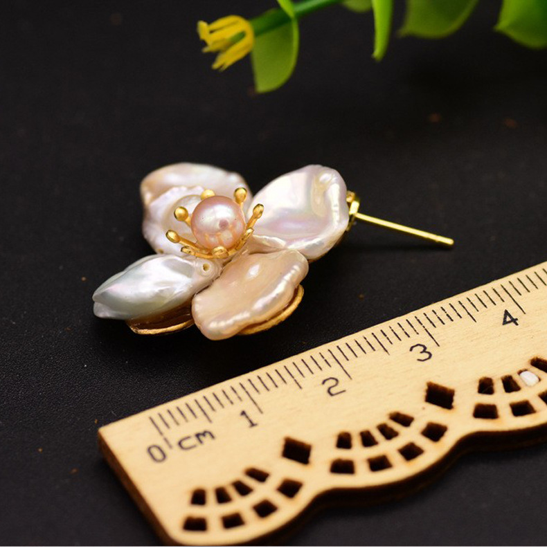 1 Pair Sweet Flower Plating Inlay Freshwater Pearl Mixed Materials Sterling Silver Pearl 18k Gold Plated Ear Studs display picture 4
