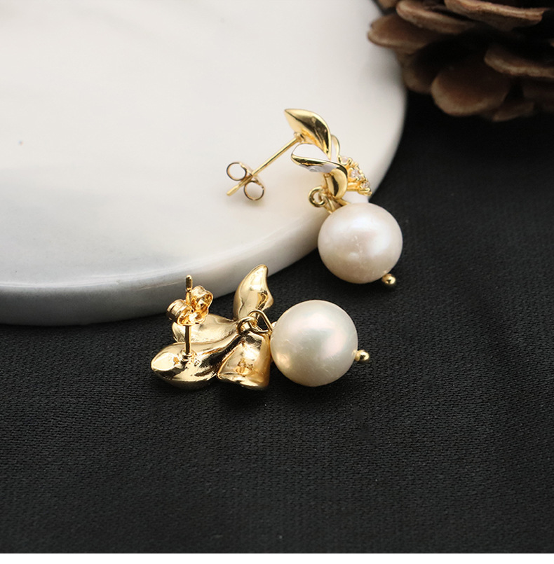 1 Pair Simple Style Flower Inlay Freshwater Pearl Sterling Silver Zircon Ear Studs display picture 3