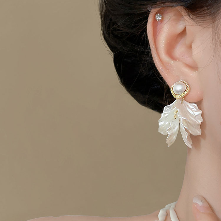 Wholesale Jewelry Lady Flower Artificial Pearl Alloy Drop Earrings display picture 1