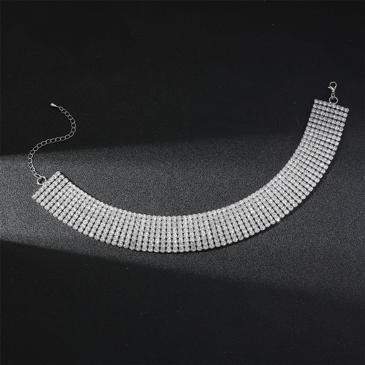 Modern Style Solid Color Rhinestone Women's Choker display picture 3
