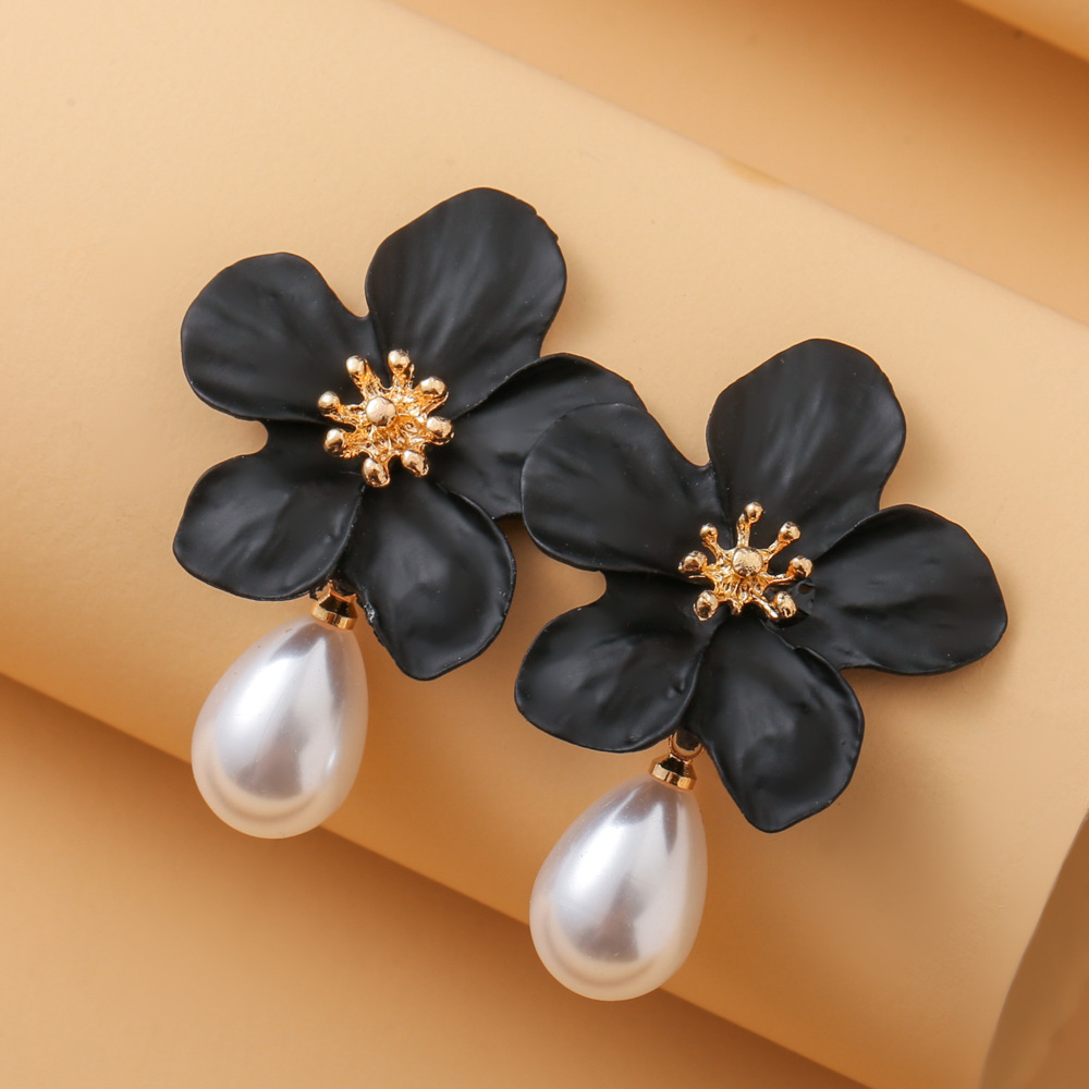 1 Pair Sweet Flower Stoving Varnish Artificial Pearl Alloy Drop Earrings display picture 4