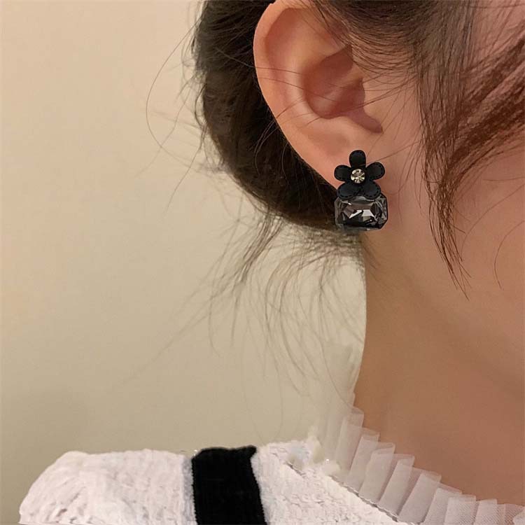 1 Pair 2 Pairs Elegant Flower Artificial Gemstones Alloy Drop Earrings display picture 3