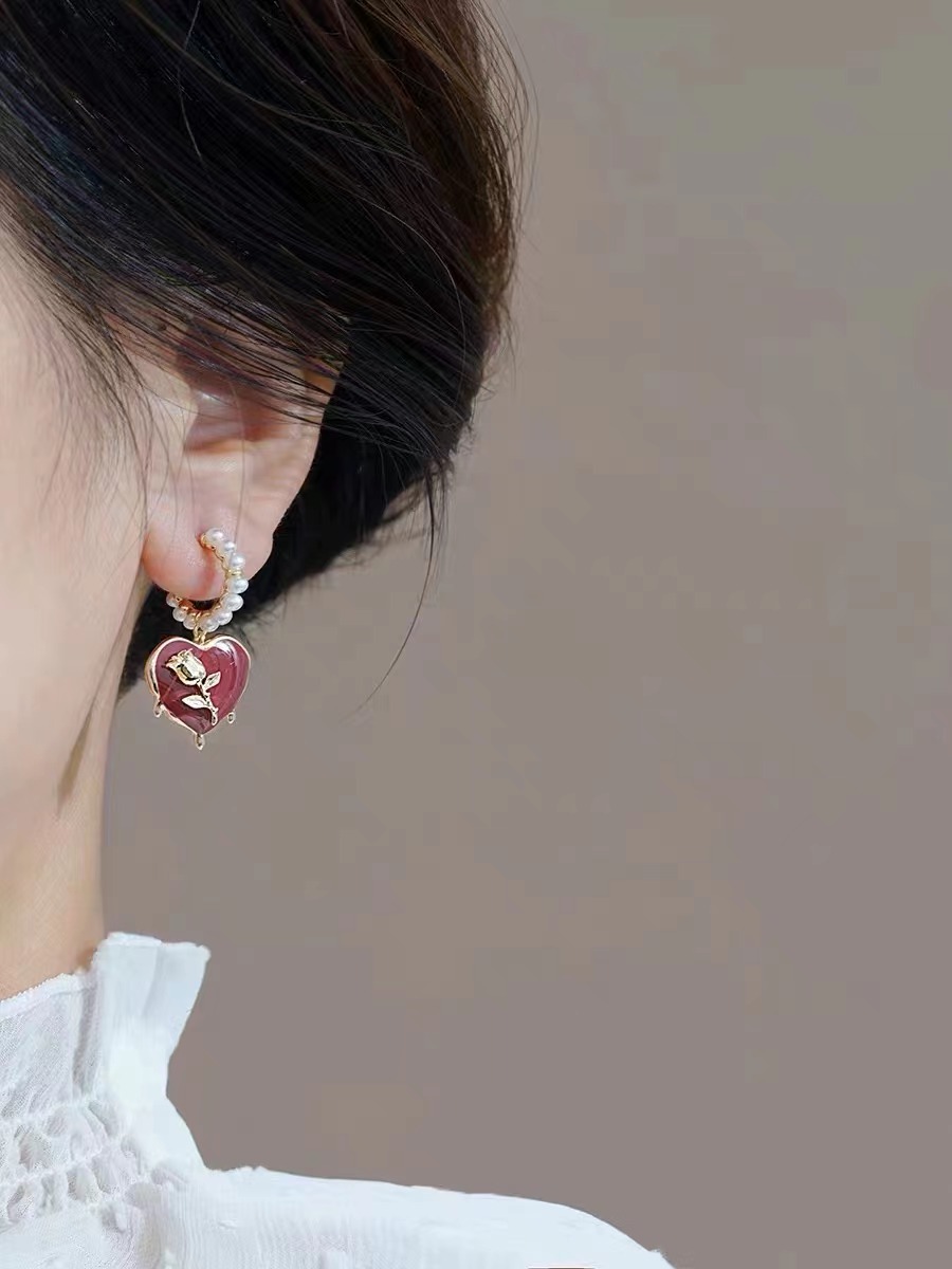 Bijoux En Gros Rétro Fleur Perle Artificielle Alliage Boucles D'oreilles display picture 1